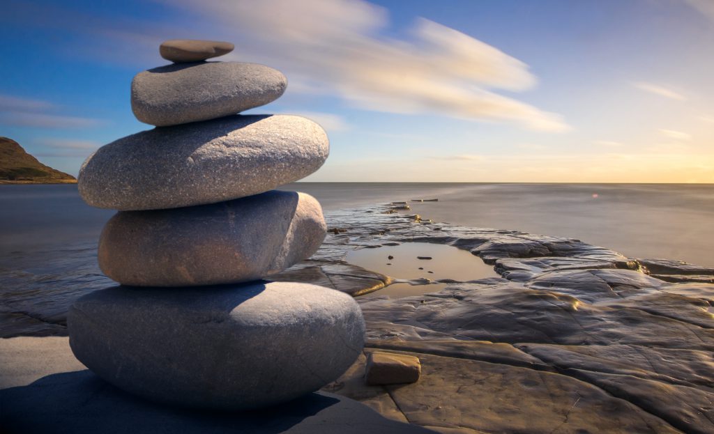 Stein-Pyramide am Strand